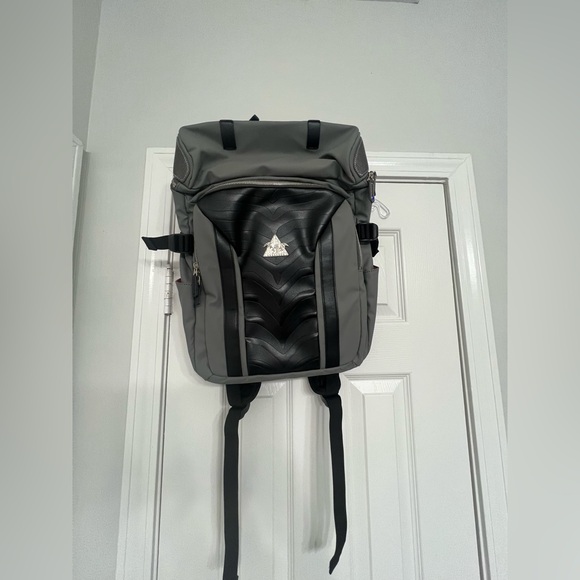 RARE!!! Yu-Gi-Oh! Blue-Eyes White Dragon 3D Black and Gray Backpack. Like New! - Picture 9 of 12